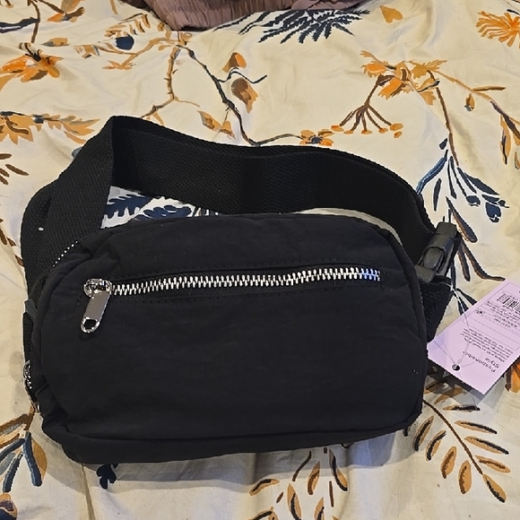 ❤️10/$40 new Wild Fable Fanny Pack Adjustable - Picture 1 of 3